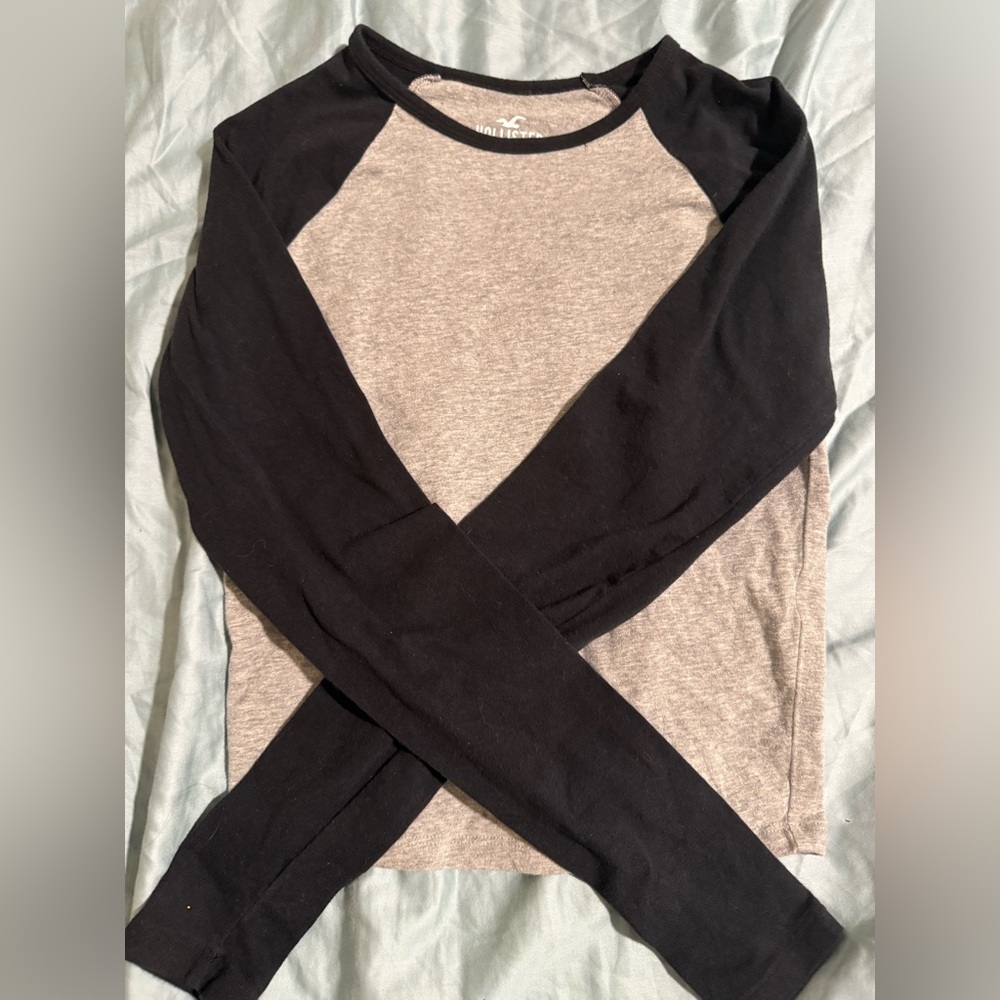 hollister black and gray baseball long sleeve tee size small
